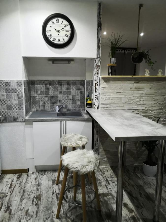 Studio Zen Et Cosy, Neuf En Pleine Ville Saint-Claude Exteriér fotografie
