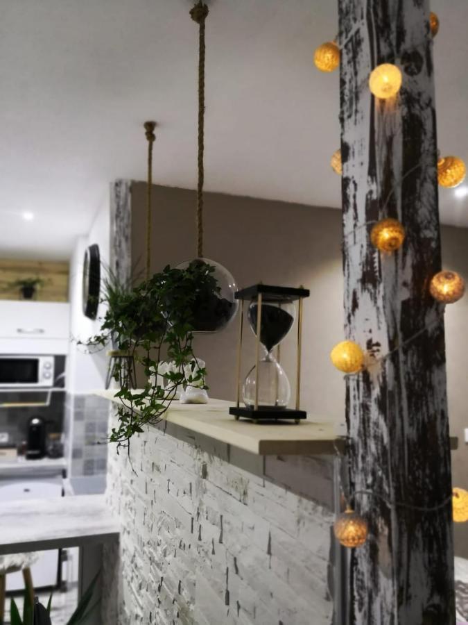Studio Zen Et Cosy, Neuf En Pleine Ville Saint-Claude Exteriér fotografie